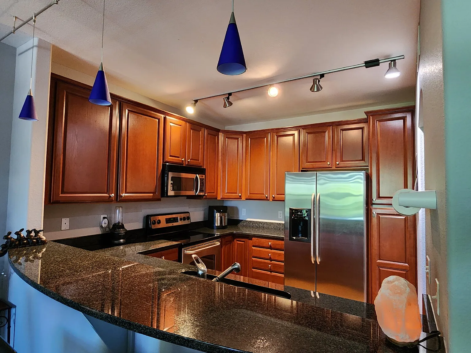 2 bed, 2.0 bath, 1100 sqft, $2,400 — Photo 4