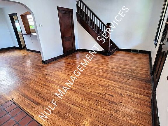4th image of 4224 Geneva St