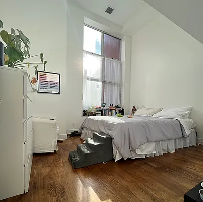 Rented by EXR | media 5