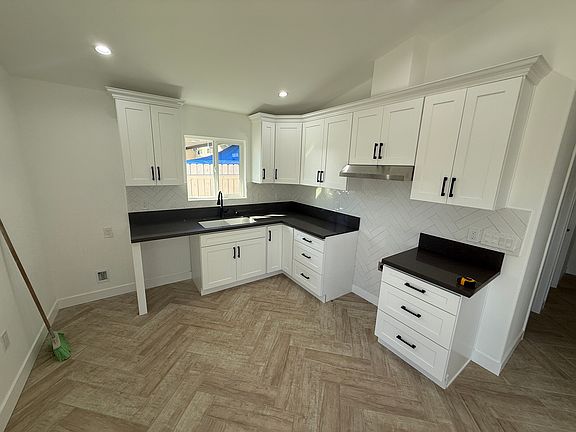 3rd image of 4195 Mariposa Ave #4191