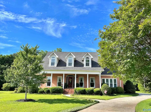 2622 Summerwind Dr SE, Decatur, AL 35603