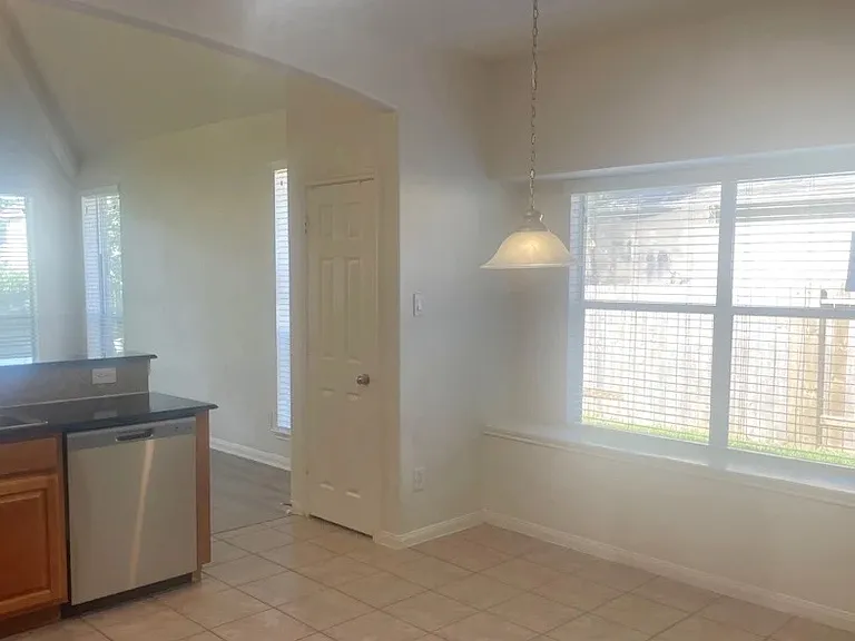 8902 Rolling Rapids Rd — Photo 6