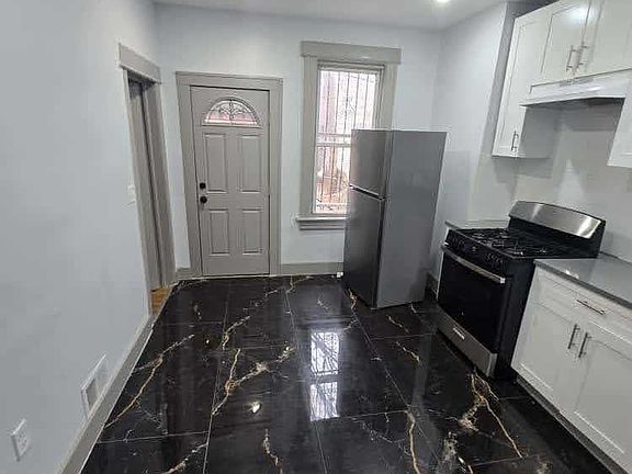 2nd image of 206 Myrtle Ave #1