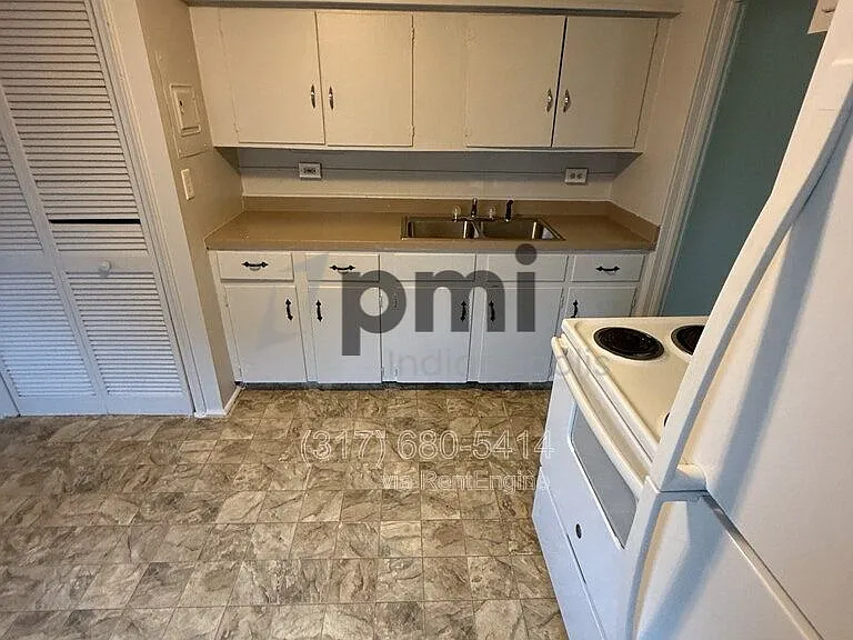 1311 E 11th St #4 — Photo 4