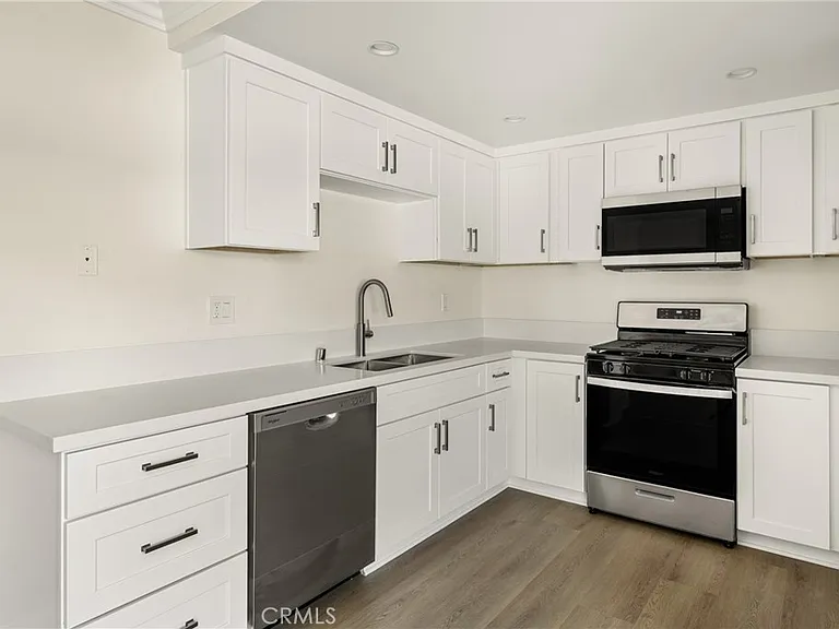 4032 Howard Ave — Photo 12