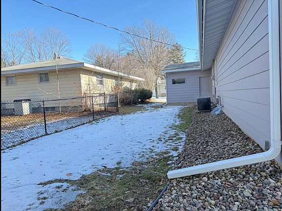 3rd image of 1507 5th Ave NE APT E