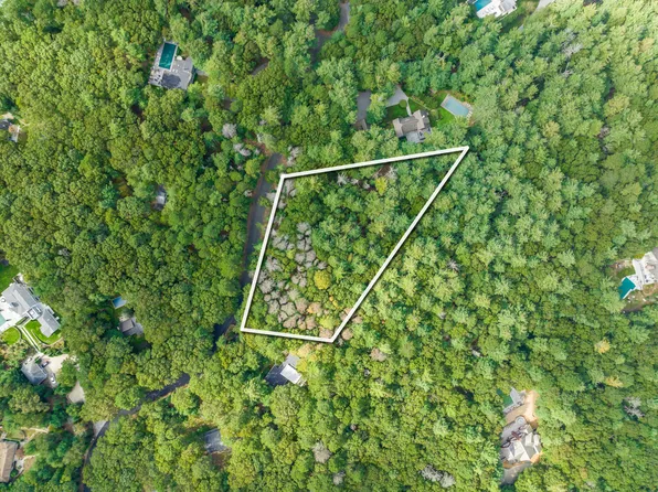 28 Oak Hill Ln, East Hampton, NY 11937