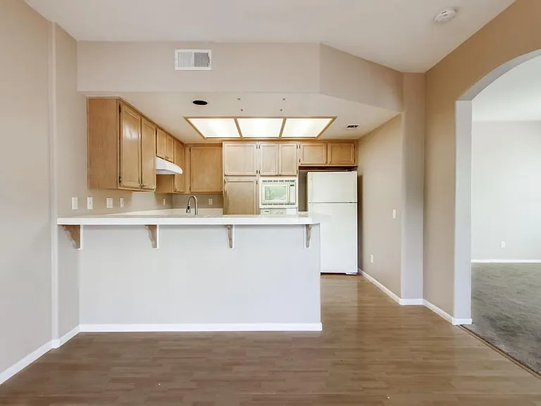 1879 Matin Cir #140 — Photo 3