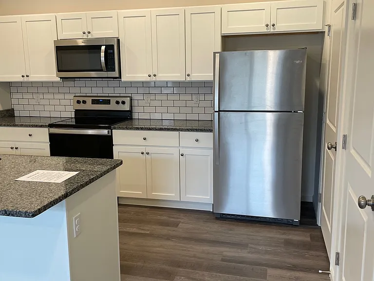 4616 Commerce St — Photo 3