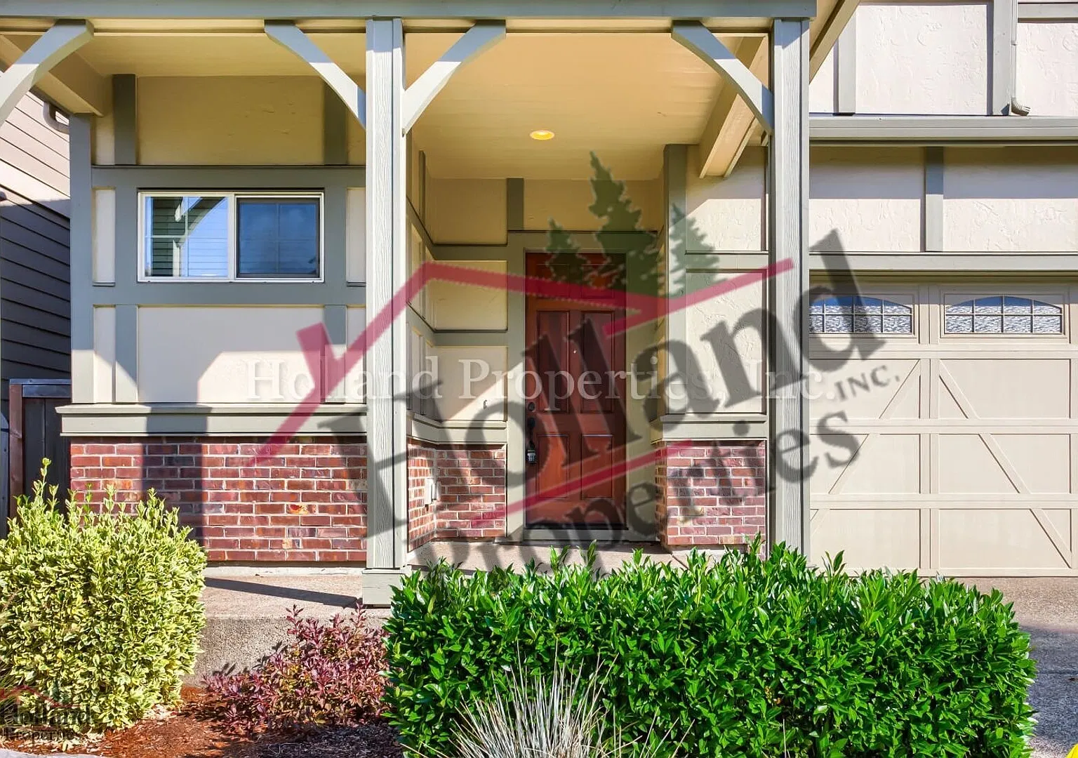 Spacious 4BR Beaverton Home with Pool, Patio & Private Yard — Photo 3