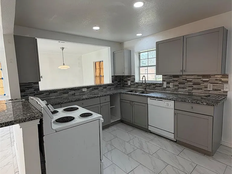 9210 Tacquard Dr — Photo 3