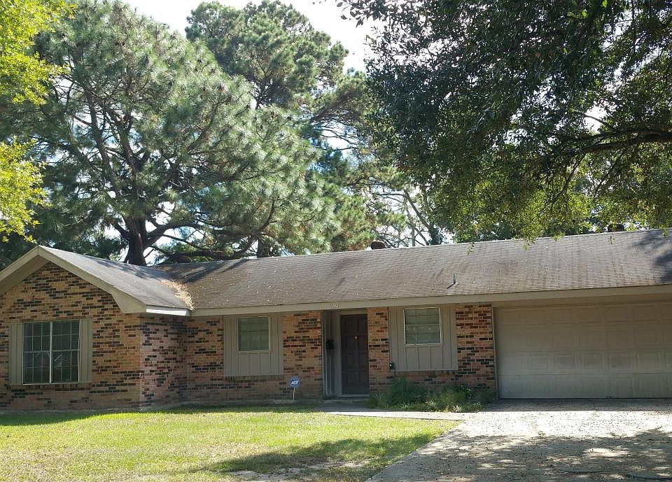 621 University