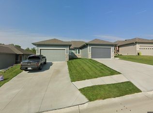 16070 Center West Hadan Dr, Bennington, NE 68007