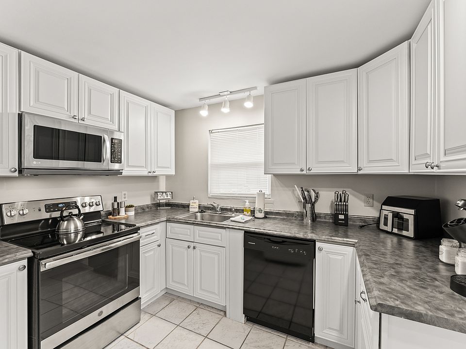 1st image of 3741 Kingswood Dr