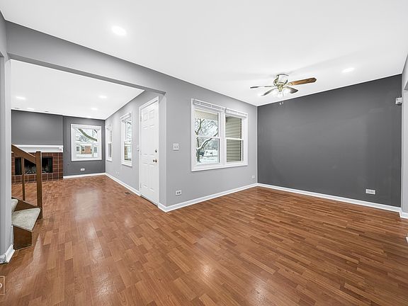 4th image of 992 Foxwood Ct