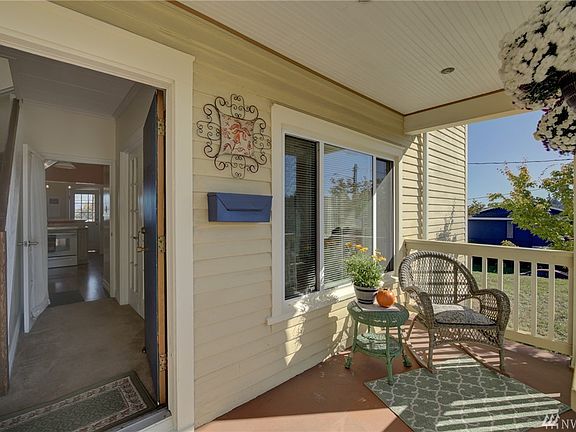 3rd image of 3329 Oakes Ave SE