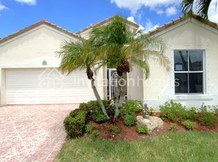 9549 Lago Dr, Boynton Beach, FL 33472
