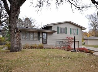 11419 Kell Cir, Bloomington, MN 55437