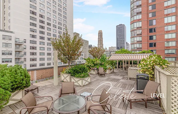 Rented by Level Group | media 58