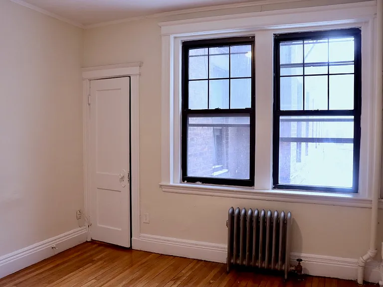 56 Queensberry St #7 — Photo 4