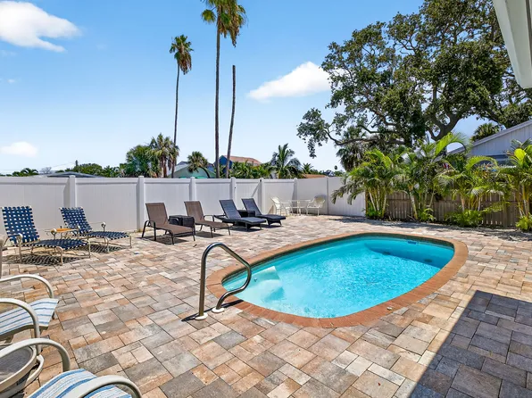 1008 1st St, Indian Rocks Beach, FL 33785