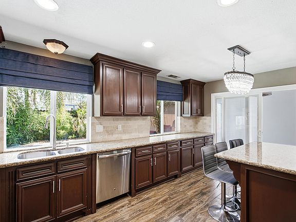 4th image of 8735 N Cedar #151