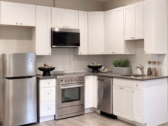 3rd image of 1719 Pearl St #2