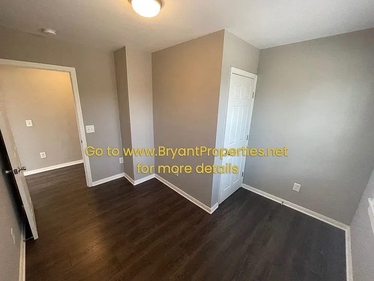 912 Bryan St — Photo 9