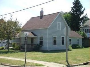 210 S Main St, Iola, WI 54945