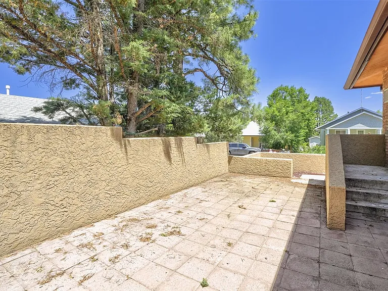 645 Ash St — Photo 17