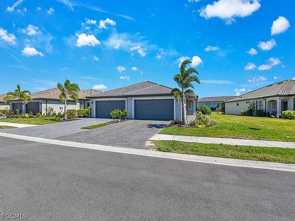 2nd image of 14087 Winding Cedar Way