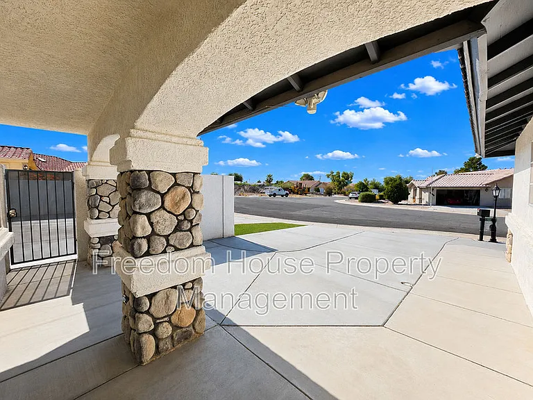 3630 E Vineyard Dr N — Photo 9