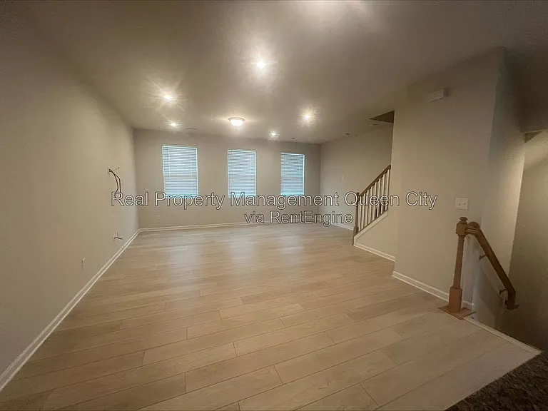 2407 Lazette Dr — Photo 5