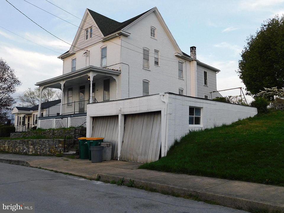 2nd image of 521 Maple St #523