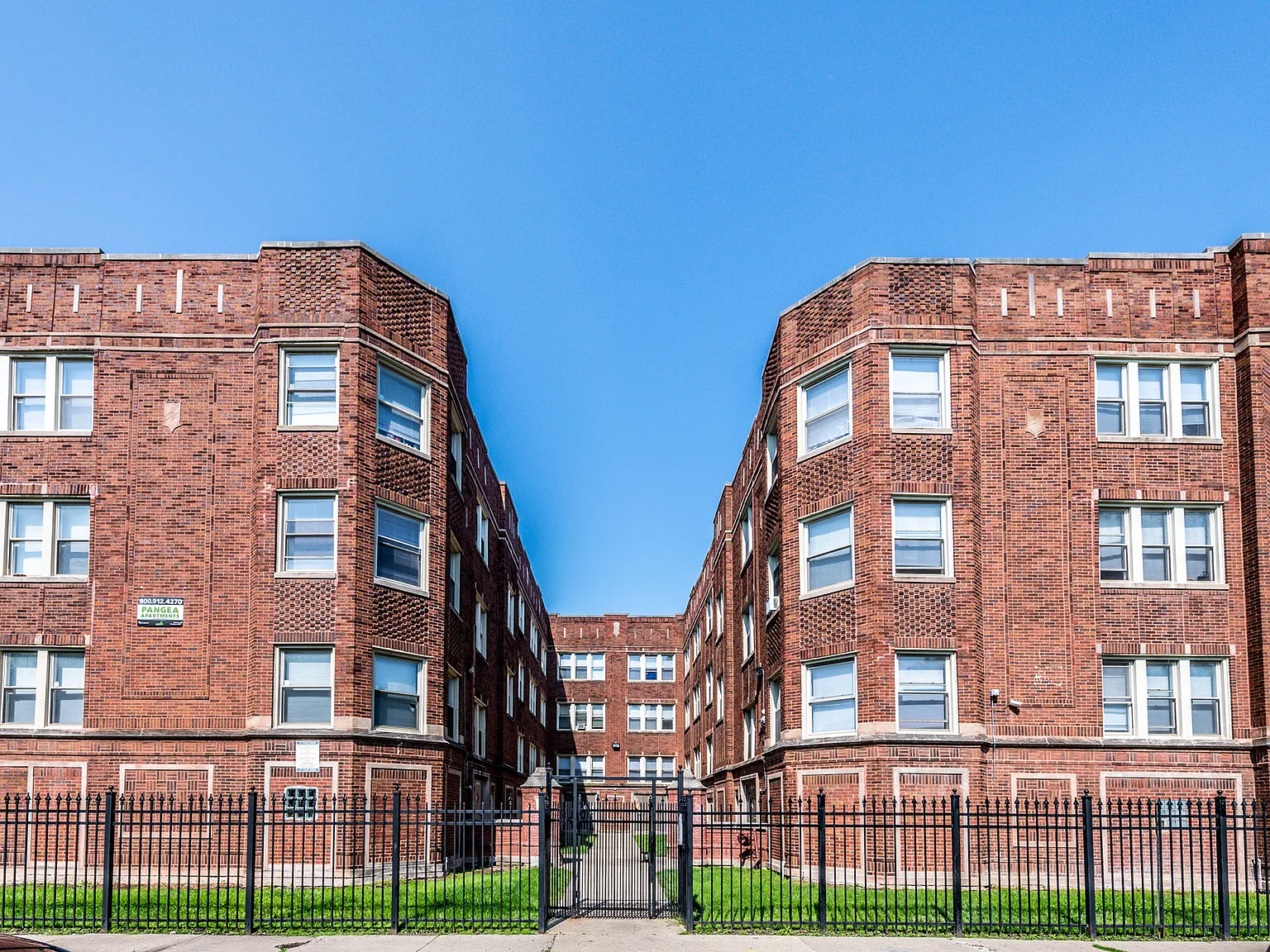 8000 S Maryland — Photo 2