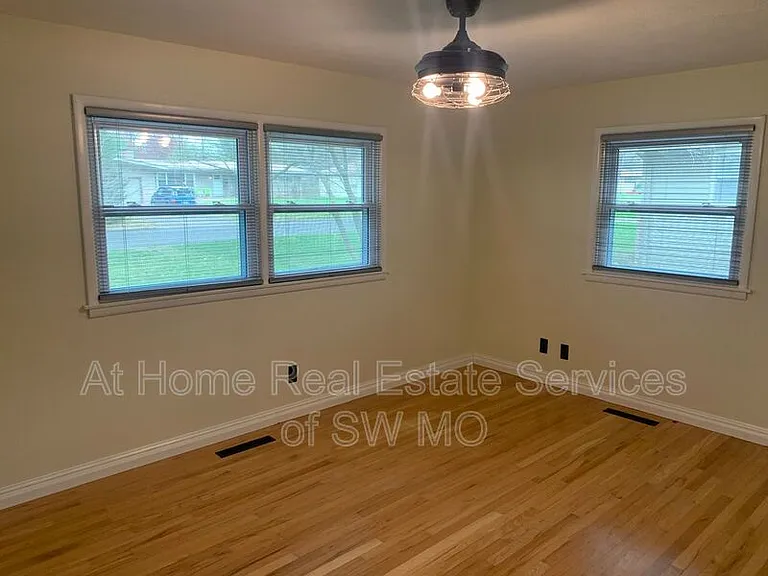 2322 E Langston St — Photo 9