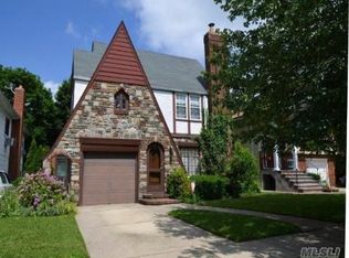 158 Locust St, Floral Park, NY 11001