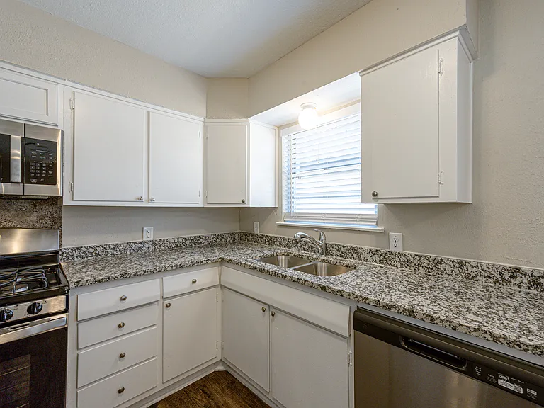 105 Dupont Cir — Photo 26