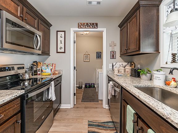5th image of 129 Dogwood Ct