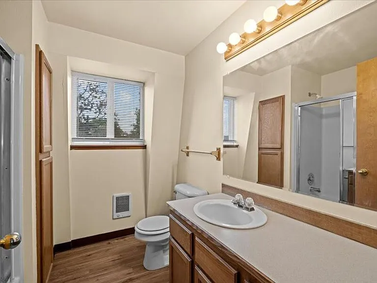 400 S Morain St #7 — Photo 10