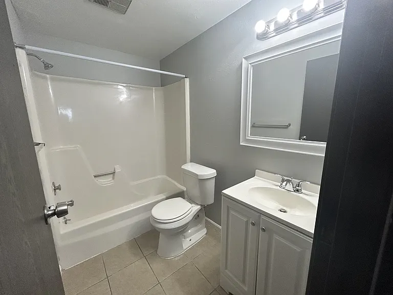 Secor Flats — Photo 59