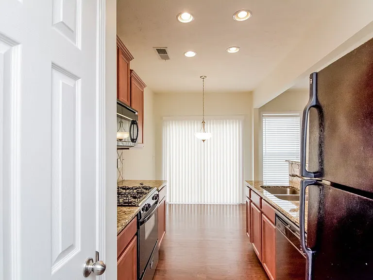 815 Forsythia Way — Photo 8