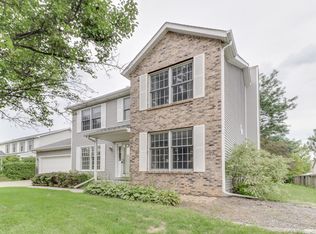 902 Old Farm Rd, Bloomington, IL 61704