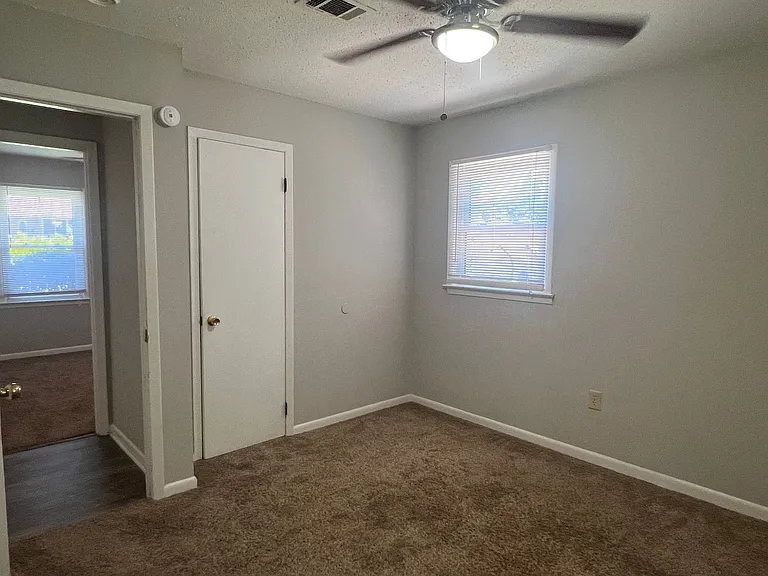 211 Laverne Dr — Photo 14