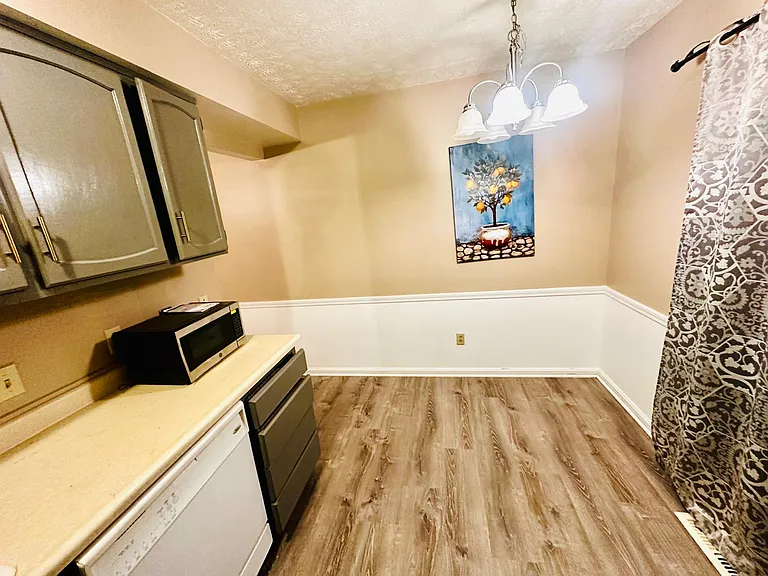 75 Mayflower Dr #4 — Photo 7