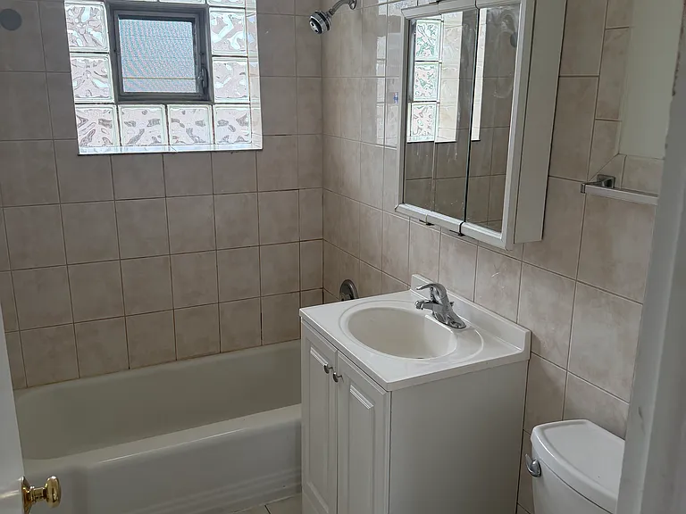 550 N Ardmore Ave #2W — Photo 8