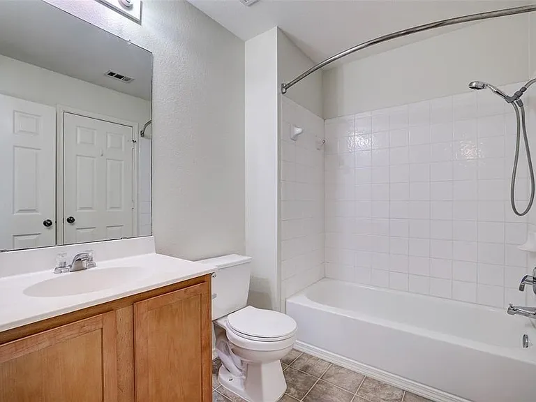 1115 Rawhide Trl — Photo 76