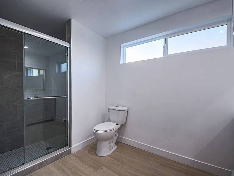 Luxury 2026 Townhomes with Massive Bedrooms + Decks with Views — Photo 24