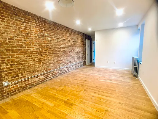 Rented by Bohemia Realty Group | media 14