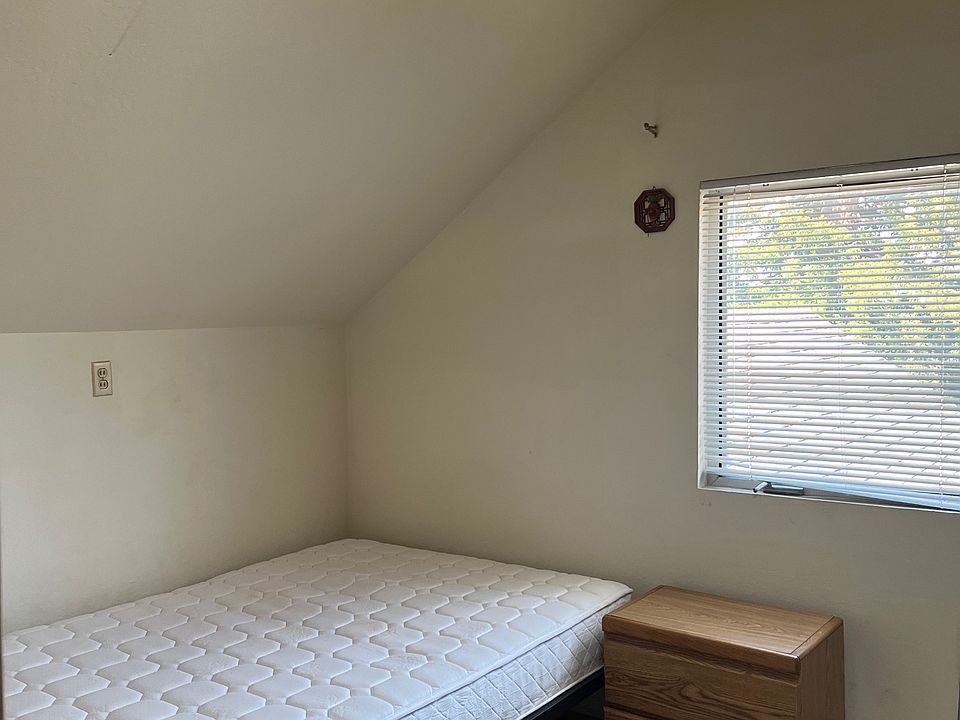 1st image of 1032 Mariposa Ave